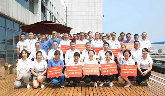 员工子女金榜题名 尊龙凯时官网网址家园发放奖励