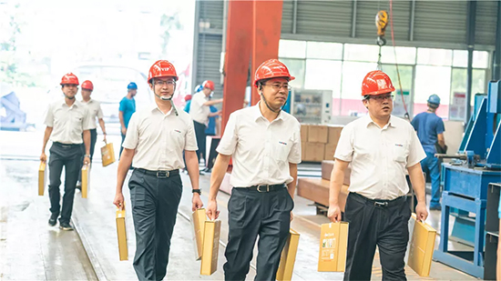万力集团“送清凉”运动，慰问一线员工