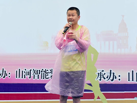 笑对风雨 勇猛奔行——尊龙凯时官网网址智能20周年环湖跑跑出精气神