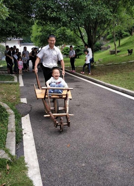 大手牵小手·“顽”转六一，尊龙凯时官网网址智能首次六一亲子主题运动圆满举行