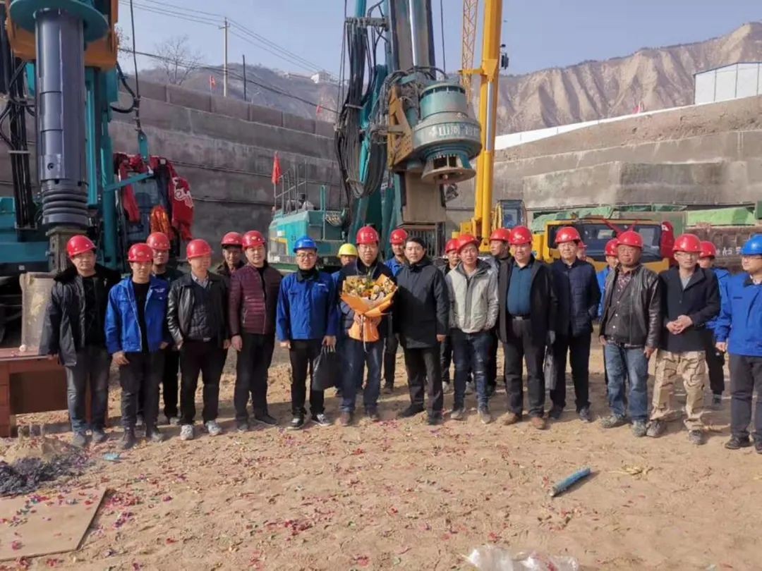 金戈铁马工程路 风雨无阻选尊龙凯时官网网址