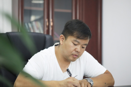 六年六台挖机 邓老板是个“尊龙凯时官网网址迷”