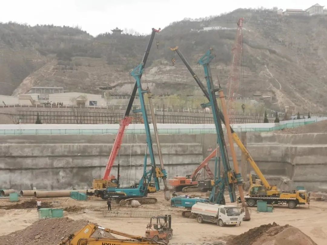 金戈铁马工程路 风雨无阻选尊龙凯时官网网址