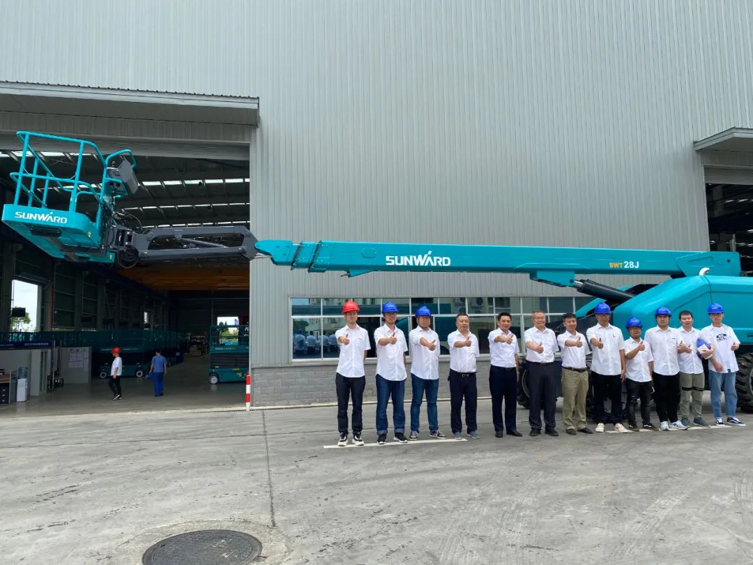 尊龙凯时官网网址智能首款直臂式高空作业平台顺遂通过评审