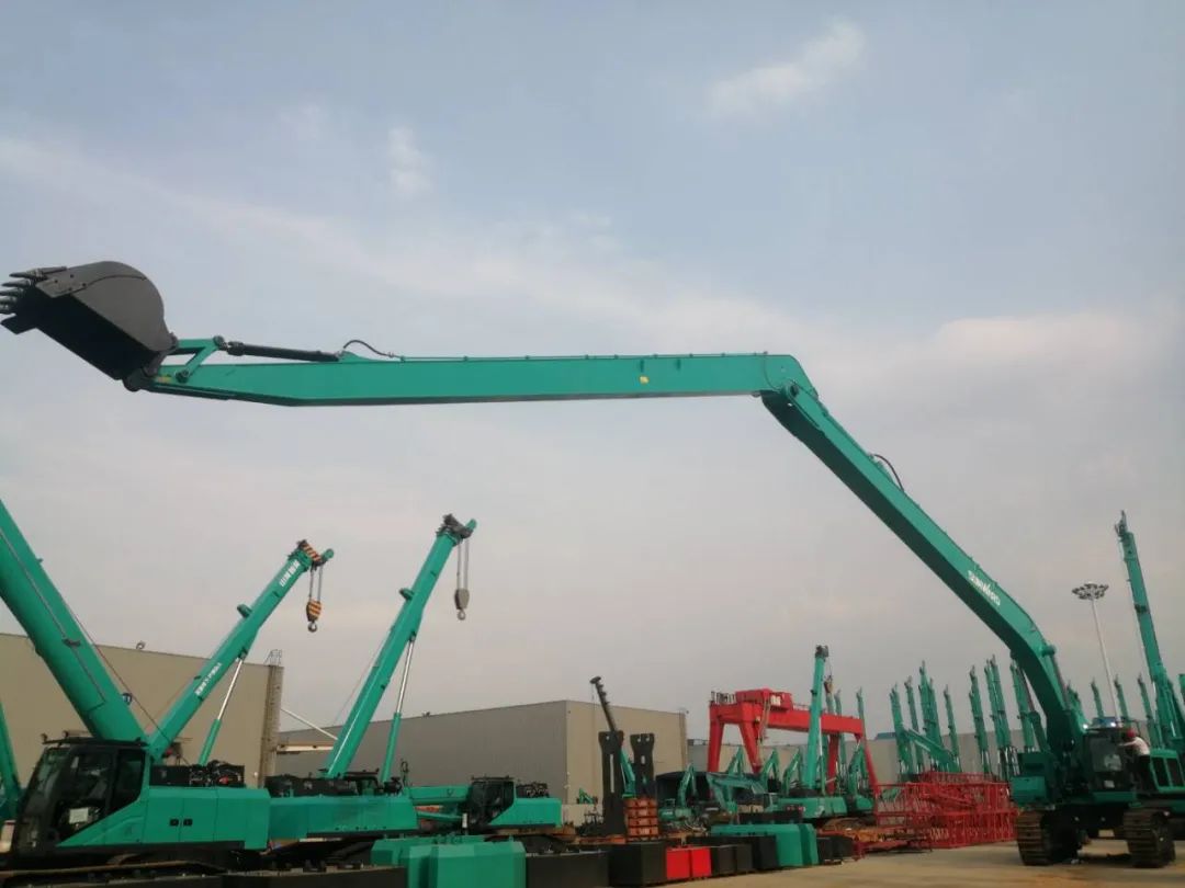 挖深全球第一！尊龙凯时官网网址智能加长臂液压挖掘机SWE950ELR出口南美