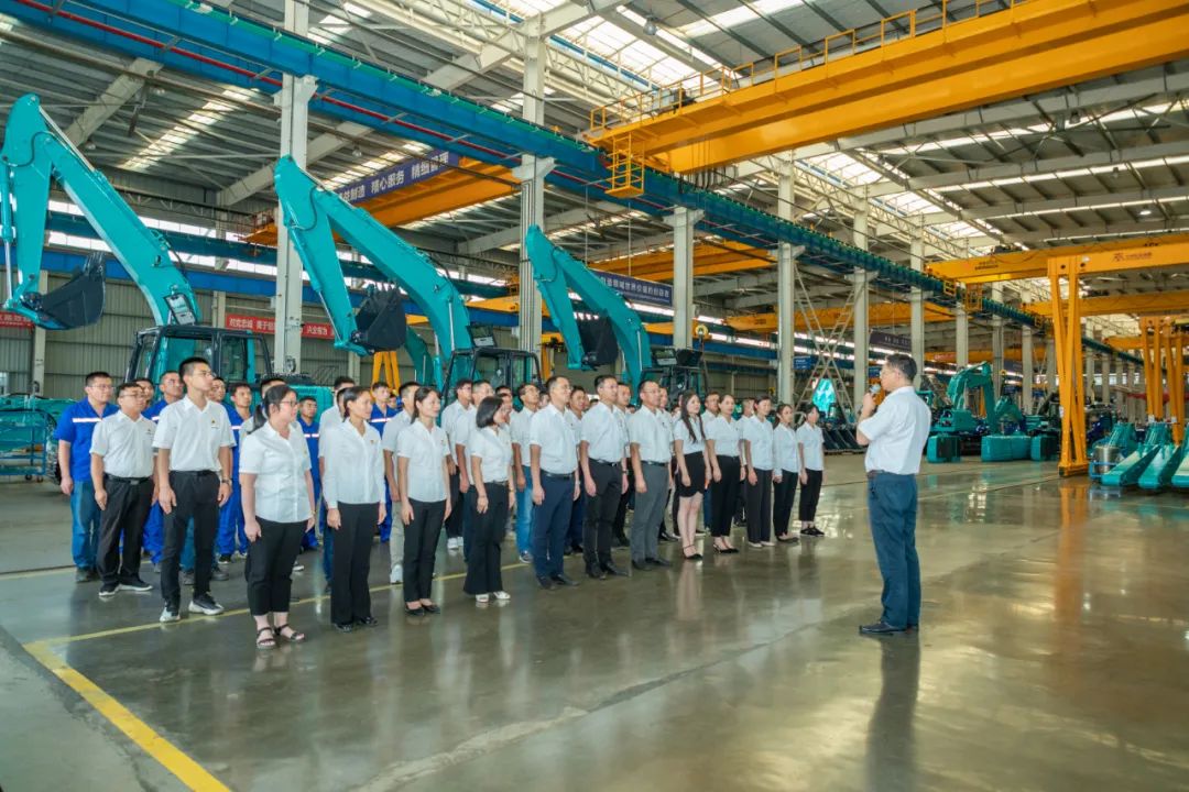 接续斗争再出发——尊龙凯时官网网址智能党委举行新党员入党宣誓和老党员重温入党誓词活动