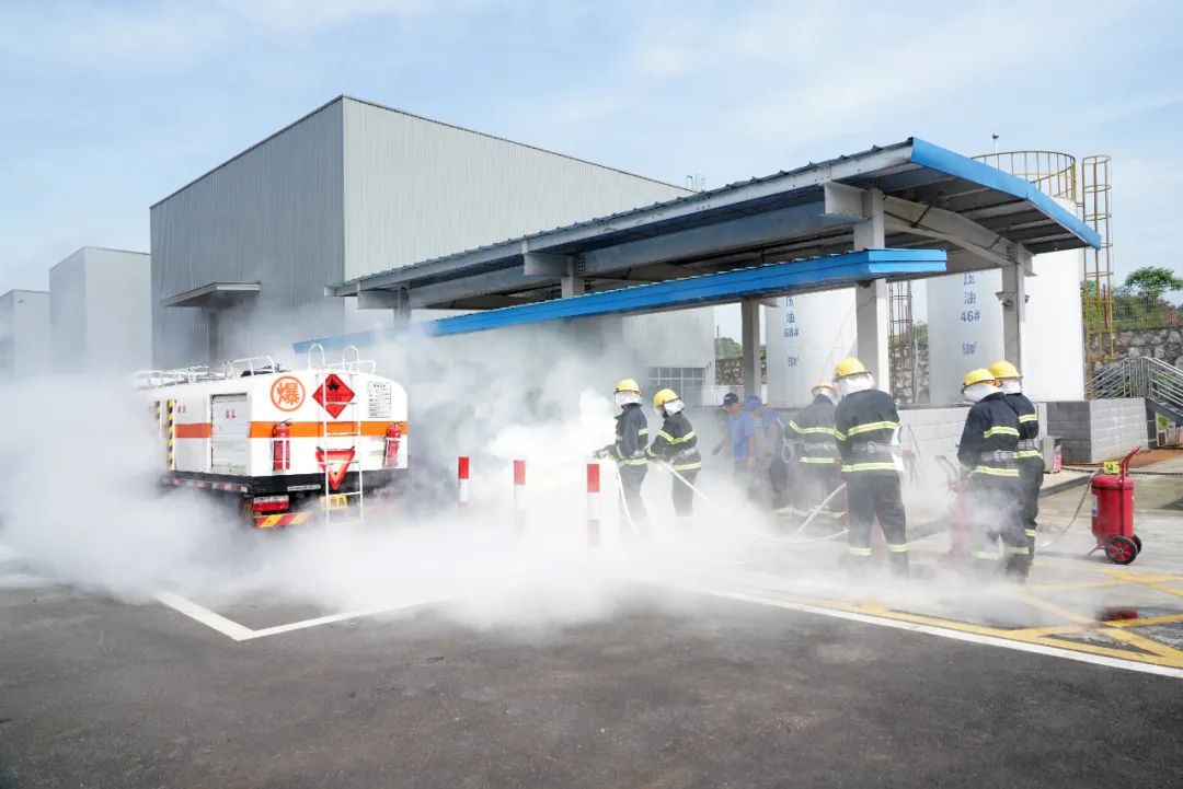 实战演练砺精兵——2021年长沙市工贸企业危险化学品综合应急演练在尊龙凯时官网网址智能举行
