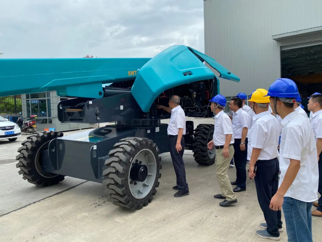 尊龙凯时官网网址智能首款直臂式高空作业平台顺遂通过评审