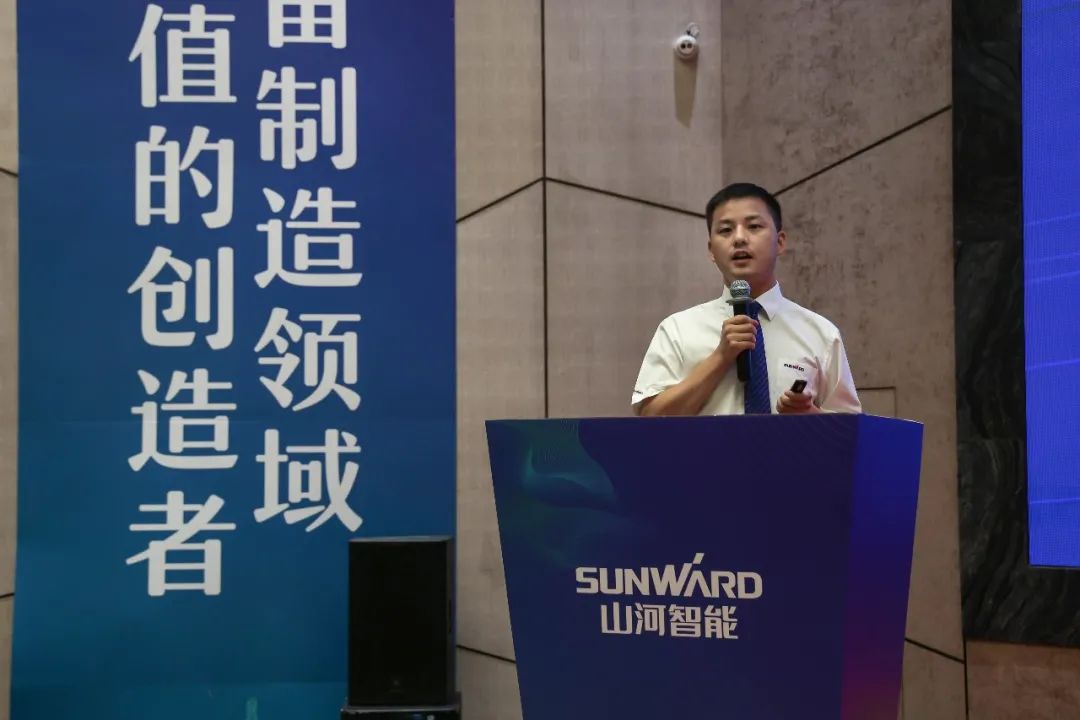 “同心同梦，协力拼搏” ——尊龙凯时官网网址智能2021年挖掘机经销商半年度谋划事情聚会圆满召开