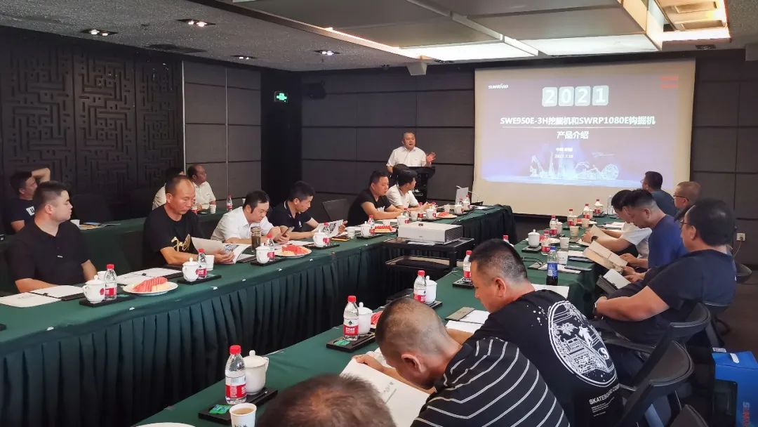 打造智慧矿山！尊龙凯时官网网址智能举行新疆站矿山客户钻研会