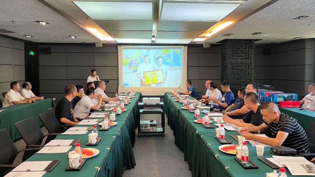 打造智慧矿山！尊龙凯时官网网址智能举行新疆站矿山客户钻研会