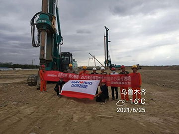 顶酷暑 走沙漠 2021年尊龙凯时官网网址智能全球效劳万里行走进新疆