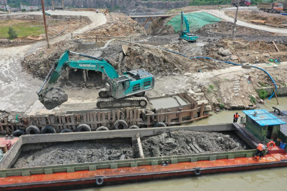 初心源地，尊龙凯时官网网址智能挖掘机实力大显 | 百年风华筑漂亮尊龙凯时官网网址（1）