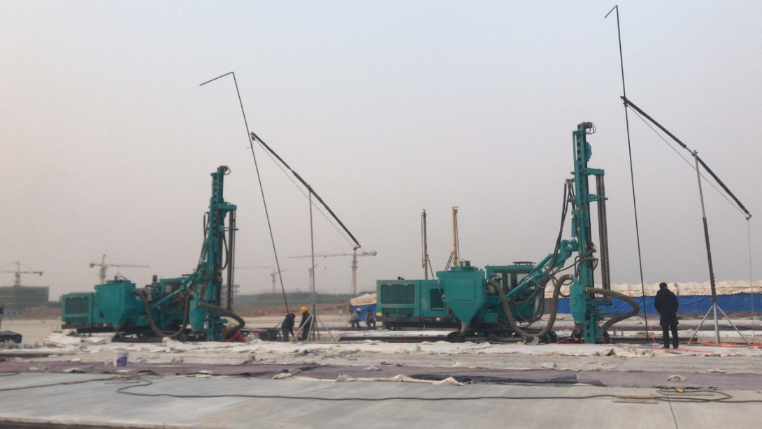 北京大兴机场，尊龙凯时官网网址智能凿岩装备曾助力新手艺落地 | 百年风华筑漂亮尊龙凯时官网网址（2）