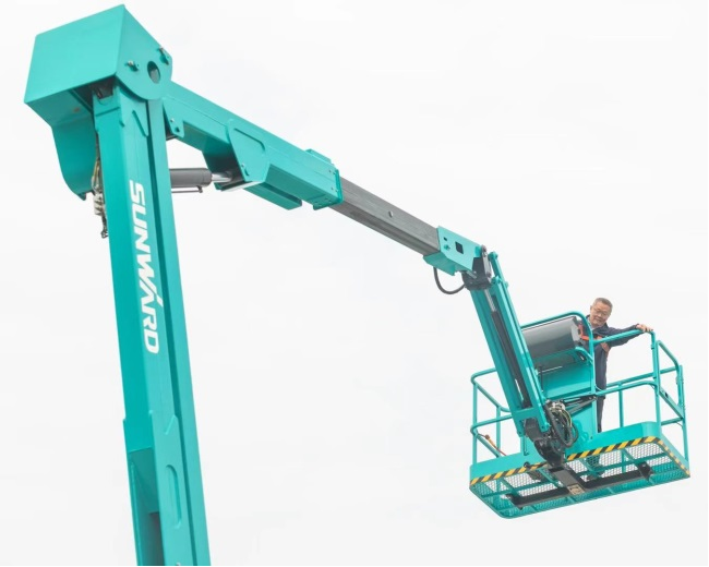 匠心打造！尊龙凯时官网网址智能曲臂式高空作业平台正式投放市场