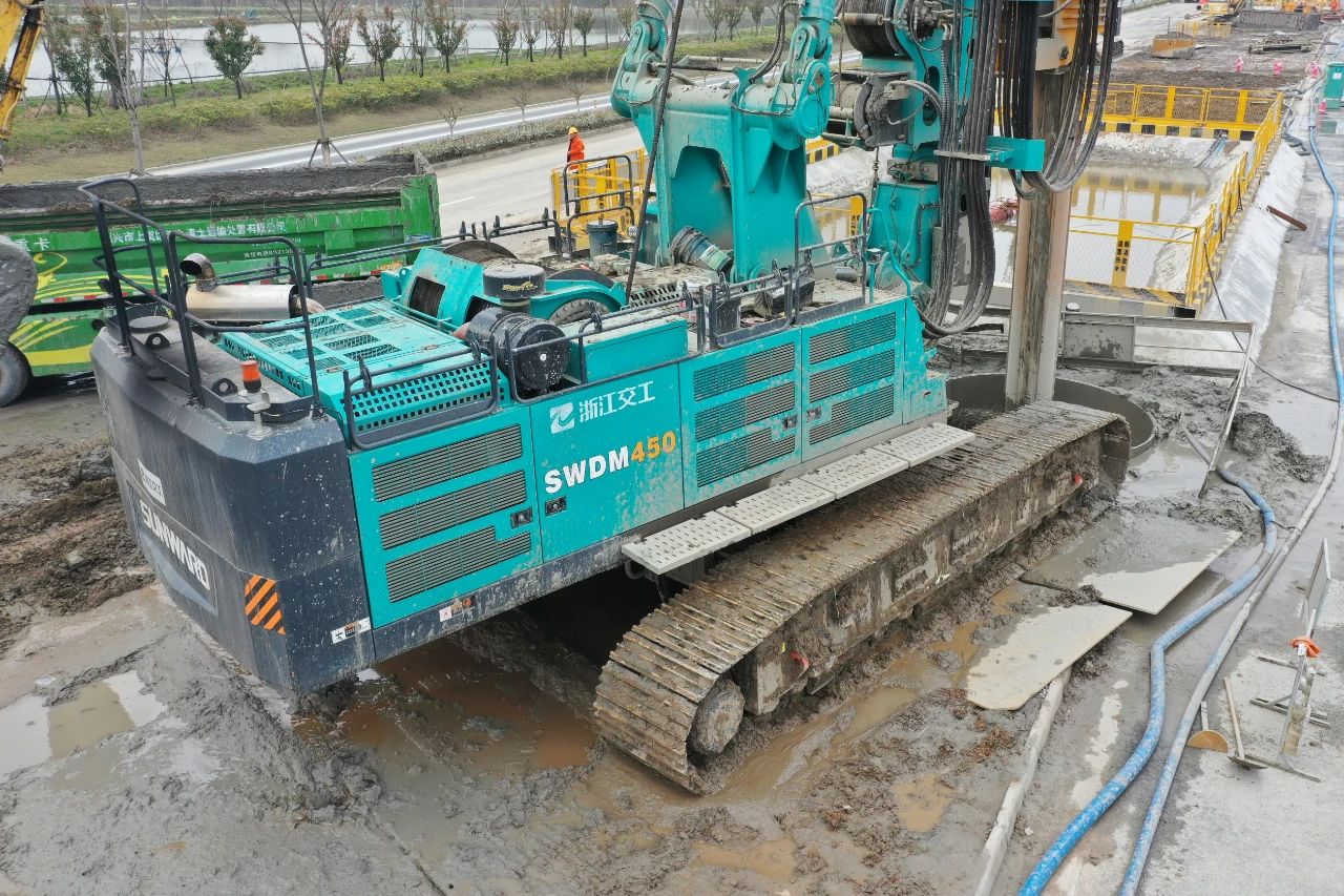 征战天下首条智慧高速，尊龙凯时官网网址智能旋挖钻机凭什么？