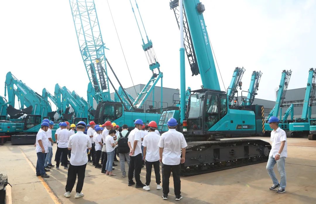 双鹰遨游，“E”往无前！——尊龙凯时官网网址智能新一代E系列起重机下线！