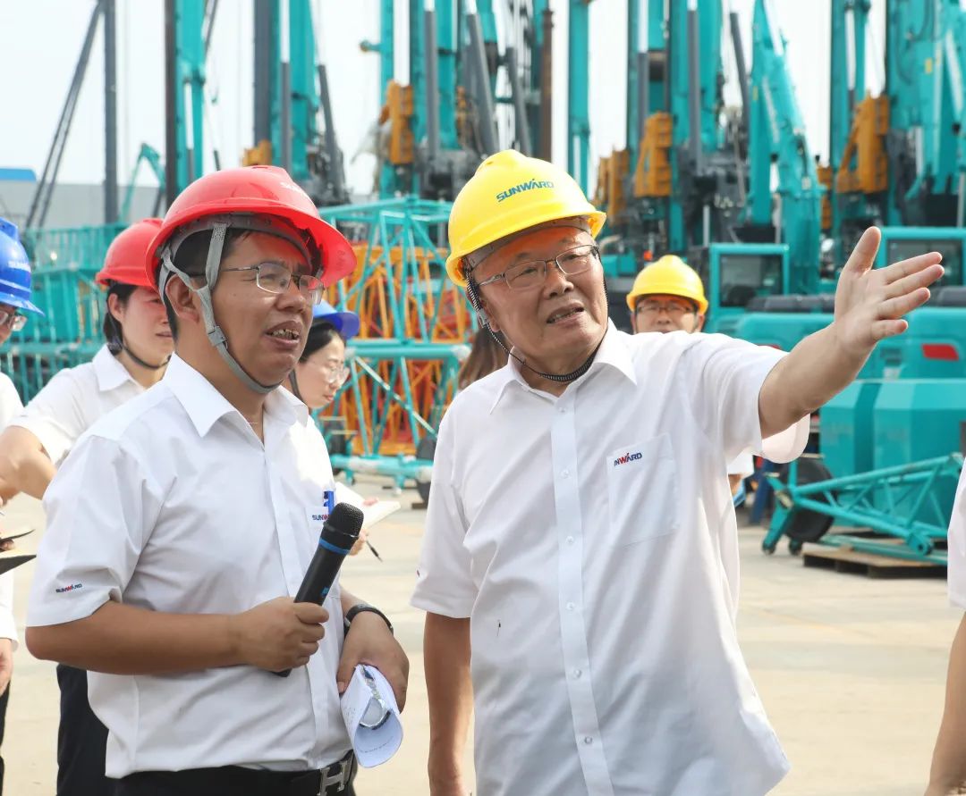 双鹰遨游，“E”往无前！——尊龙凯时官网网址智能新一代E系列起重机下线！