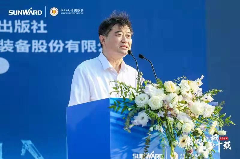 《何清华潜心机械五十年》新书宣布，背后尚有这些故事