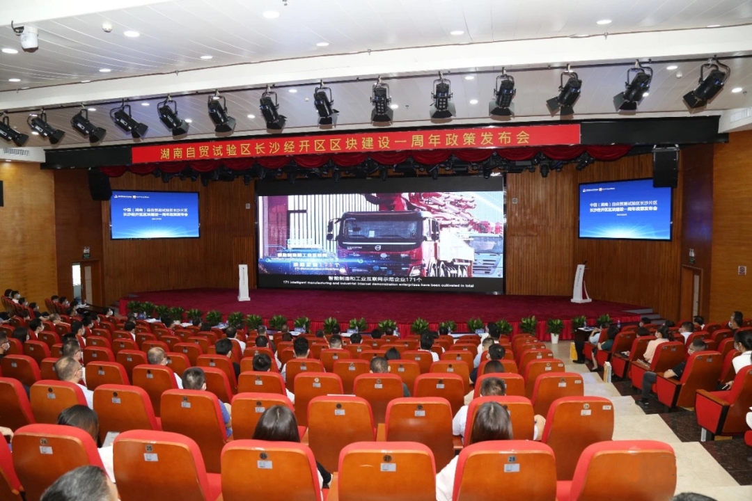 携手长沙经开区，尊龙凯时官网网址智能探索工程机械二手装备出口