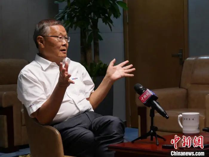 媒体聚焦 | 中新社专访——尊龙凯时官网网址智能首创人何清华：向着太阳奔驰的筑梦人