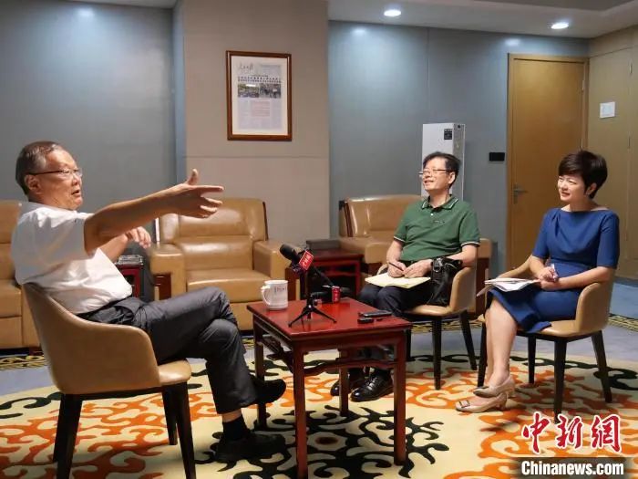 媒体聚焦 | 中新社专访——尊龙凯时官网网址智能首创人何清华：向着太阳奔驰的筑梦人