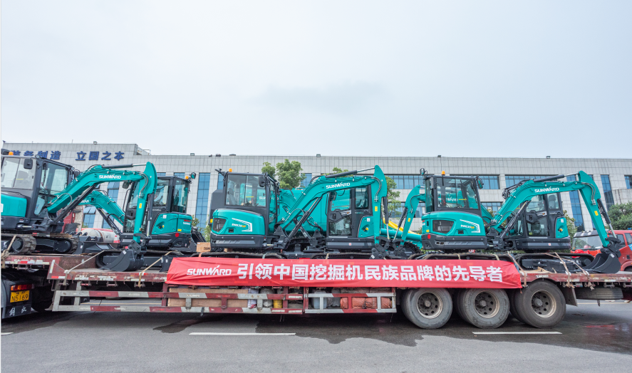 里程碑！尊龙凯时官网网址智能出口欧洲第20000台暨大型挖掘机批量交付仪式乐成举行