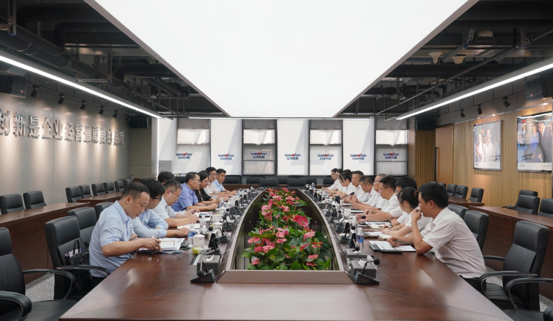 中国出口信用包管公司向导一行调研尊龙凯时官网网址智能