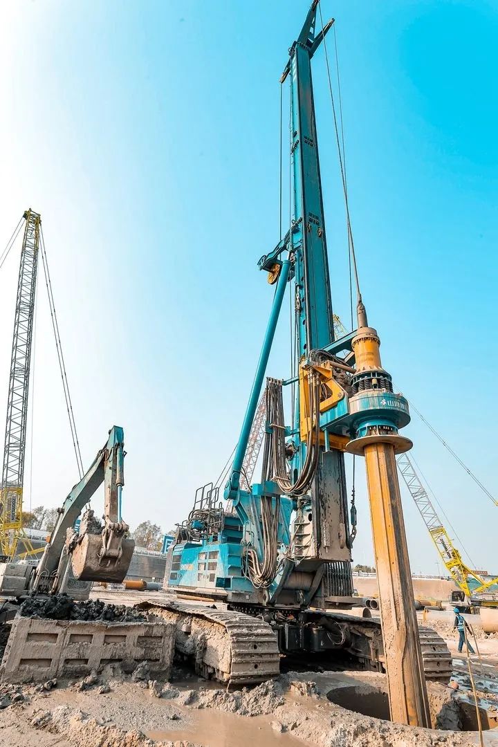 大国重器！尊龙凯时官网网址智能超等装备助力北京都会副中心综合交通枢纽站建设