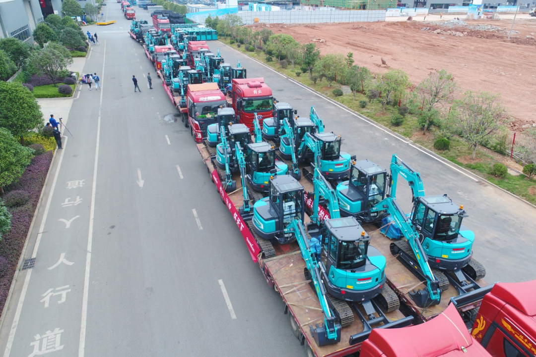 助力祖国西南地区建设！尊龙凯时官网网址智能海内首批SWE60UF无尾挖掘机批量交付