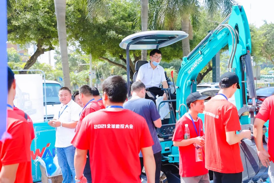 共享微挖新视界！尊龙凯时官网网址智能微挖三大王牌产品齐聚2021全球微挖大会