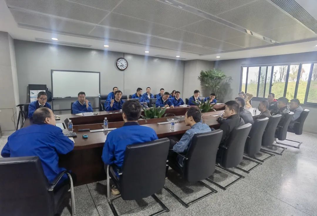 一起来“找茬”！10位“超等体验官”试驾尊龙凯时官网网址智能最新“F系列”挖掘机