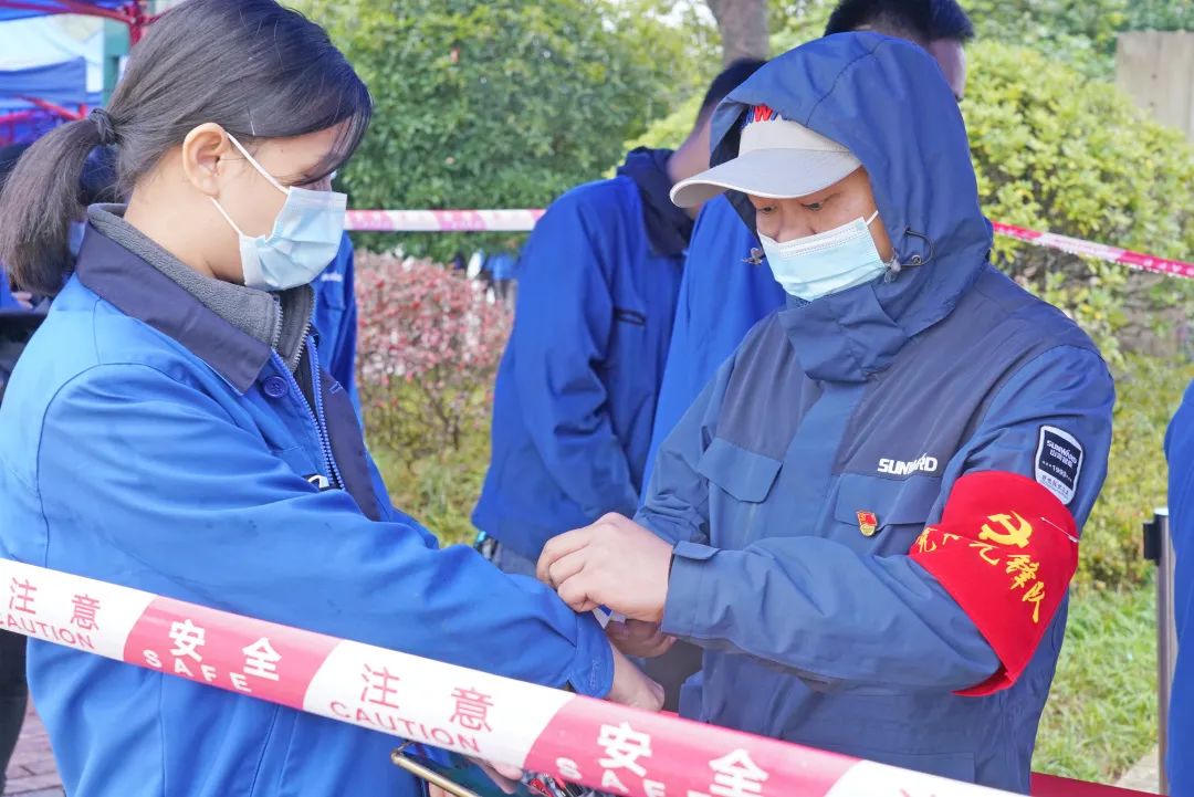 采样完成率近100%！尊龙凯时官网网址智能第一时间开展全员核酸检测，包管清静生产