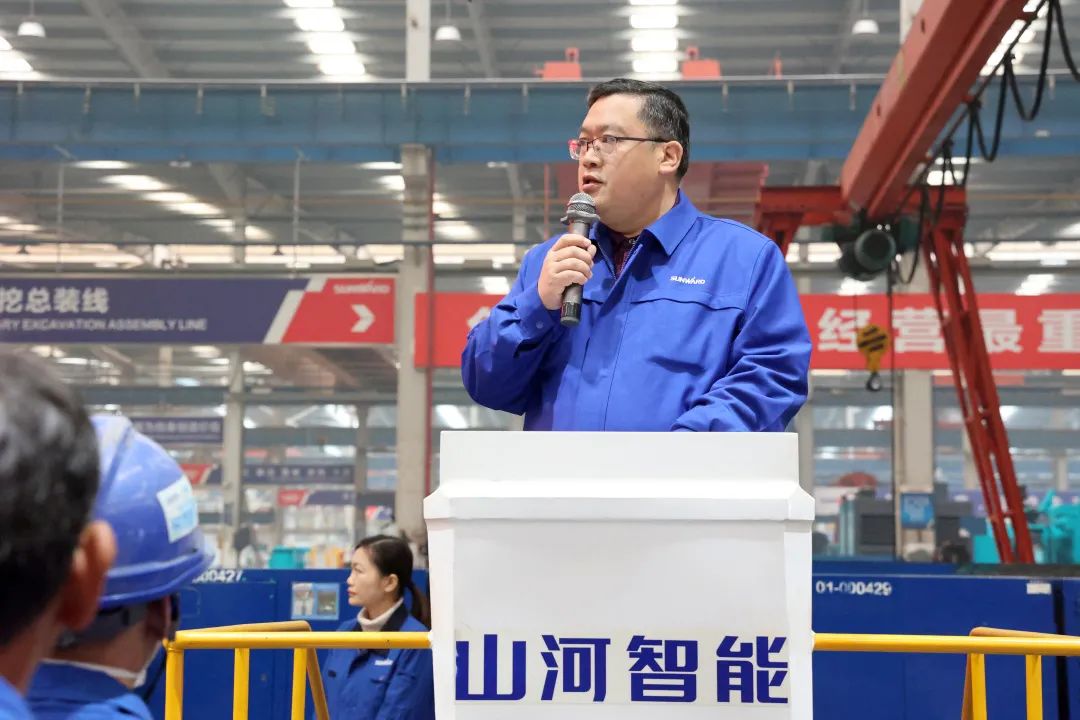 向模范学习！尊龙凯时官网网址智能56名职工受到职工职业手艺竞赛表扬