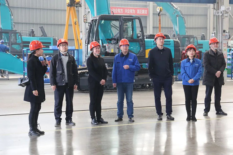 中国上市公司协会党委委员、副秘书长刘翠兰一行调研尊龙凯时官网网址智能