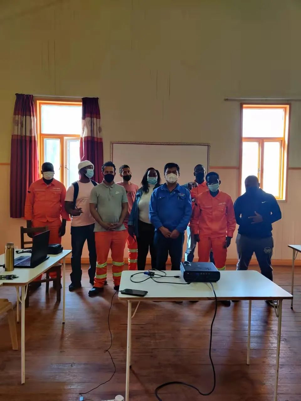 疫情当下，逆行非洲——尊龙凯时官网网址智能凿岩装备团队外洋效劳纪实