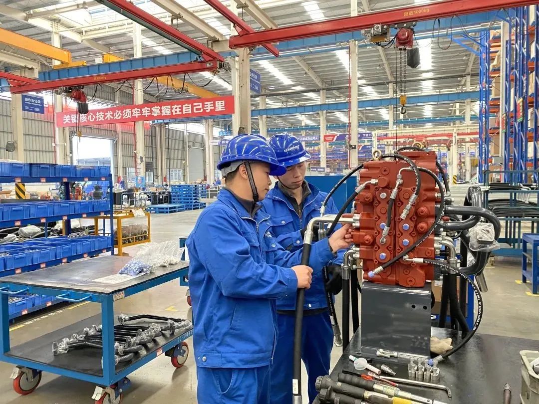 《湖南教育》：探索18年，尊龙凯时官网网址智能找到校企相助共赢的谜底