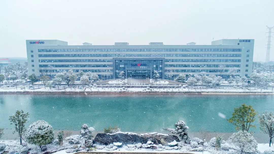 瑞雪兆有年，邀您共赏雪中尊龙凯时官网网址！