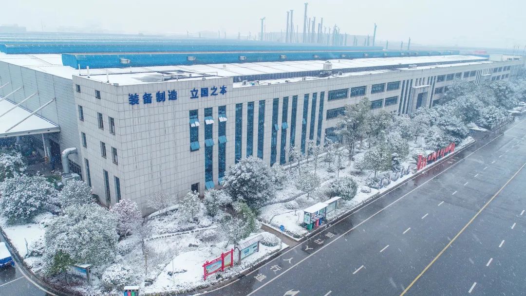 瑞雪兆有年，邀您共赏雪中尊龙凯时官网网址！