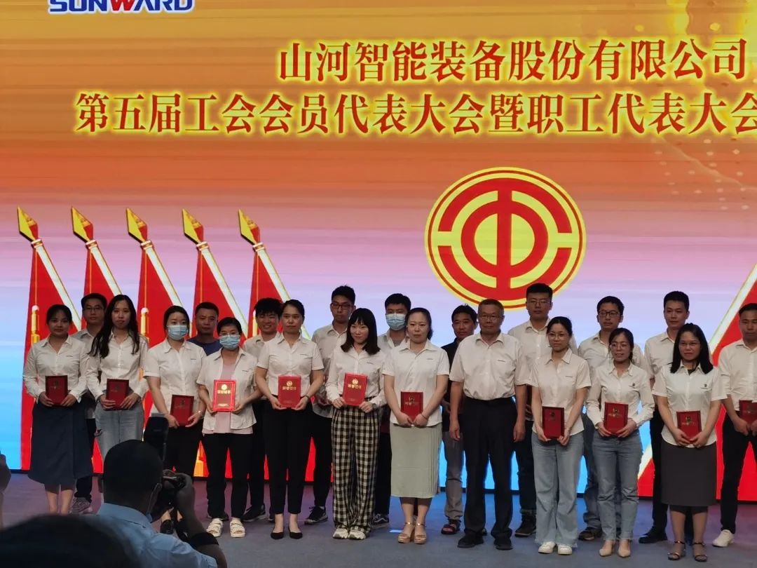 你好 2022！再见 2021！我与尊龙凯时官网网址智能共生长