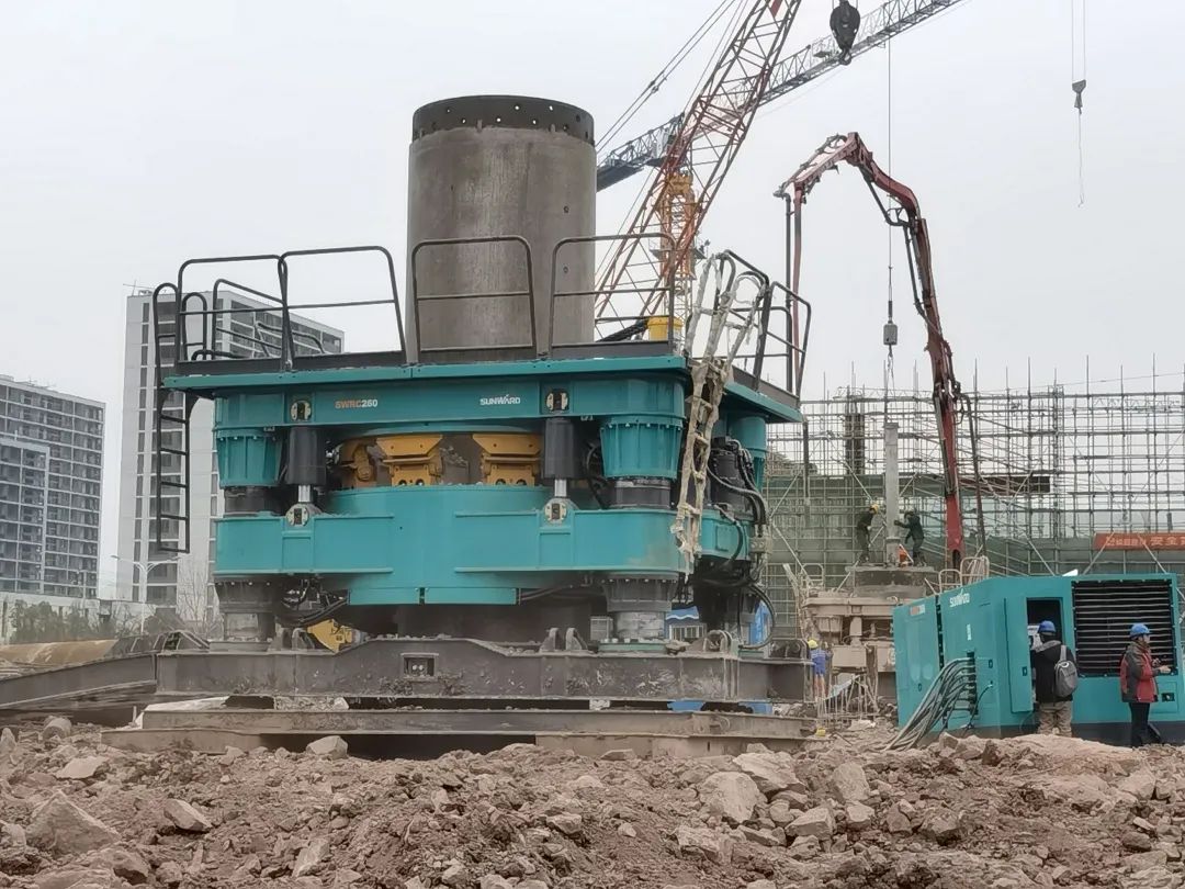 利器出击！尊龙凯时官网网址智能SWRC260全回转全套管钻机乐成完成首钻