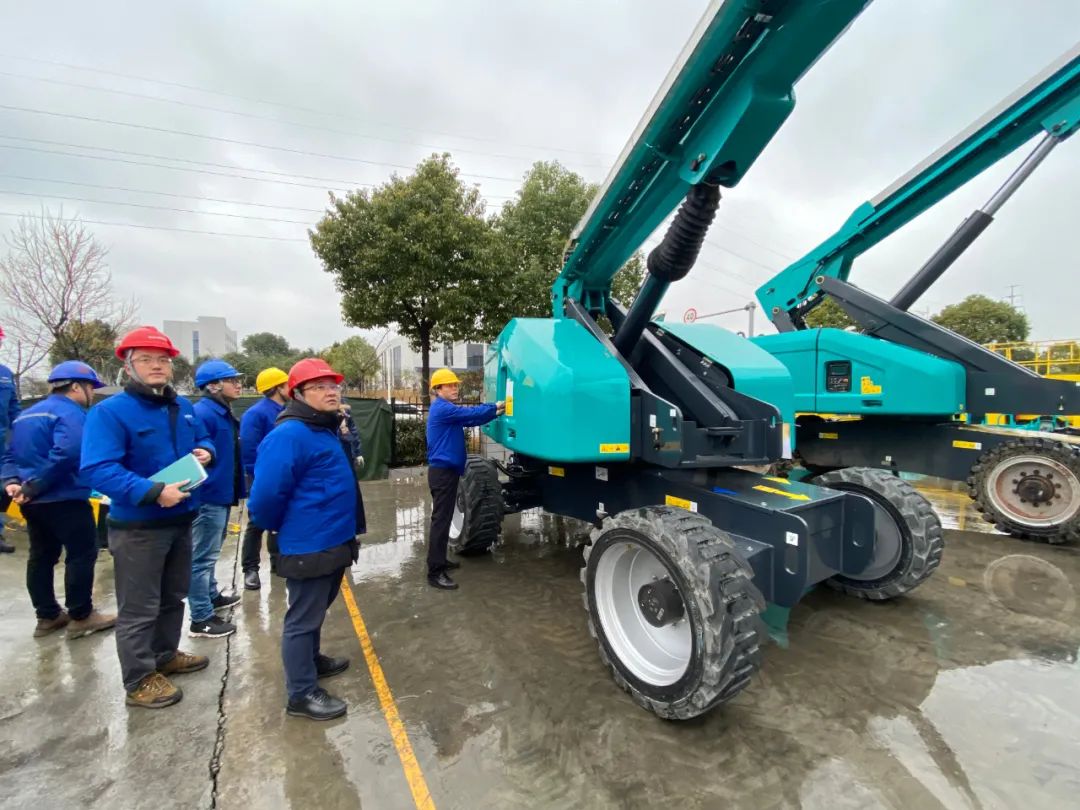 勇闯蓝海！尊龙凯时官网网址智能两款臂式高空作业平台正式“出道”