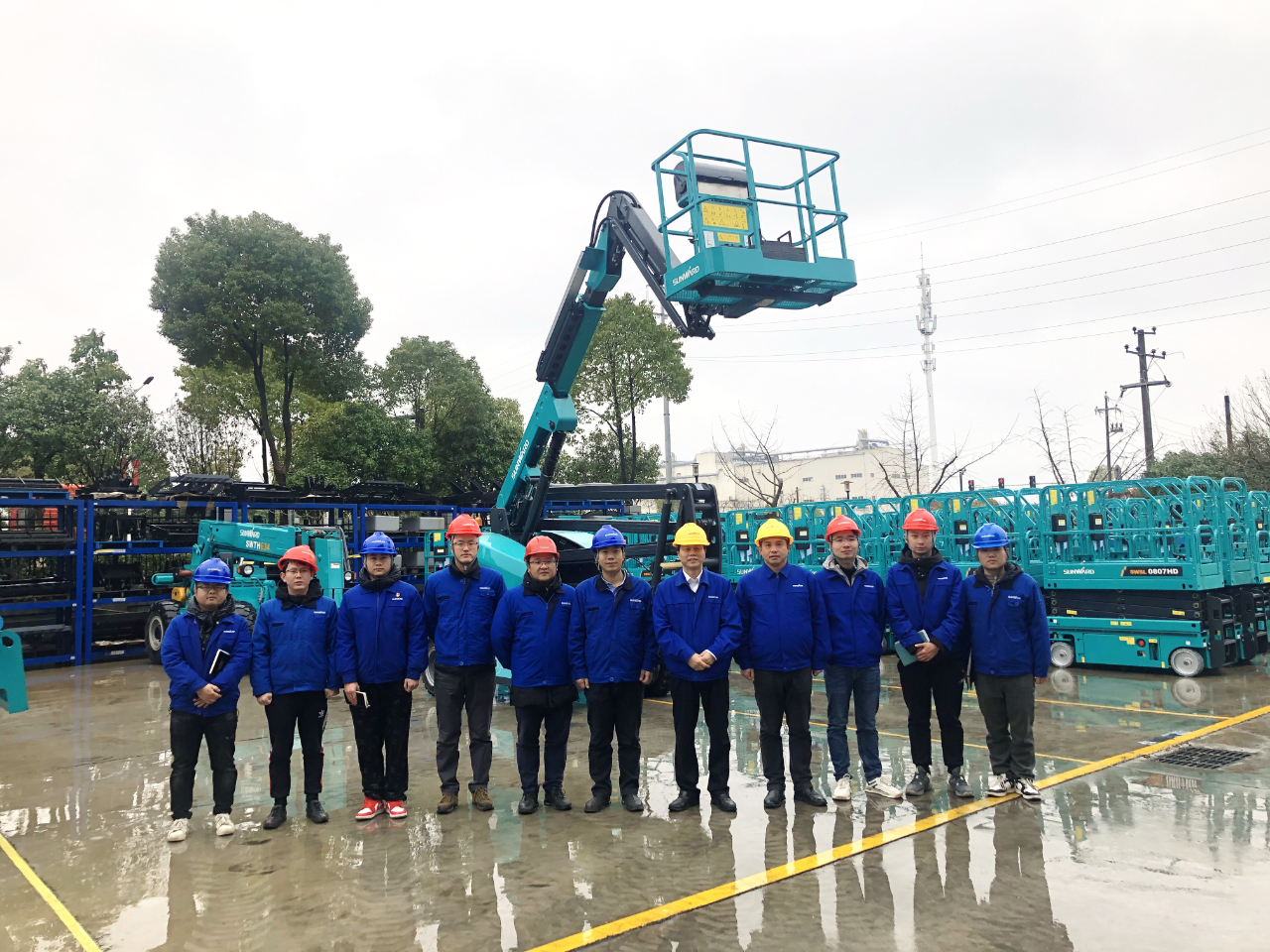 勇闯蓝海！尊龙凯时官网网址智能两款臂式高空作业平台正式“出道”