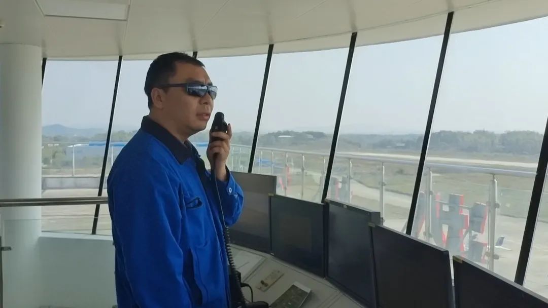 逍遥协同显身手！湖南航空应抢救援队尊龙凯时官网网址机组开展特情处置惩罚应急演练