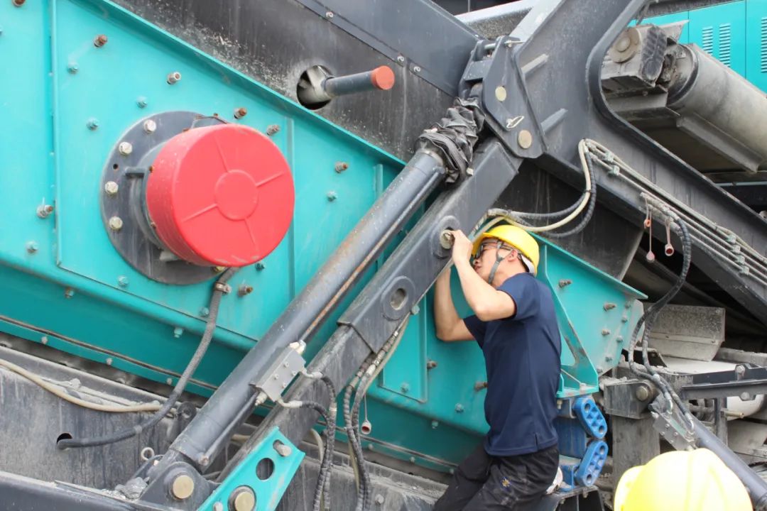 打造效劳标杆！尊龙凯时官网网址普石勒“效劳万里行”活动火热举行中