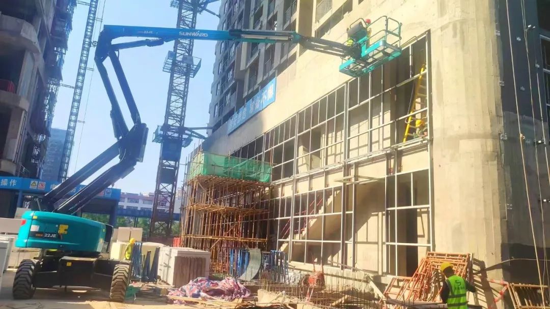 正式“上岗”！尊龙凯时官网网址智能首台电动曲臂式高空作业平台入驻华南市场