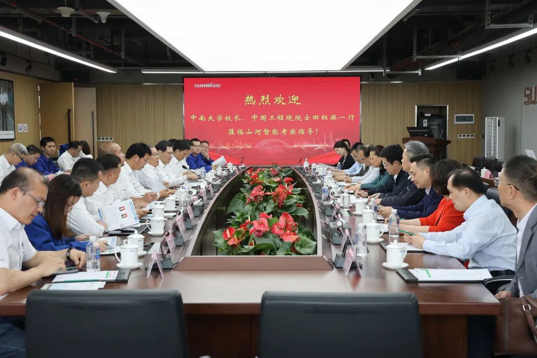 深化产学研相助！中南大学校长、中国工程院院士田红旗率团造访尊龙凯时官网网址智能