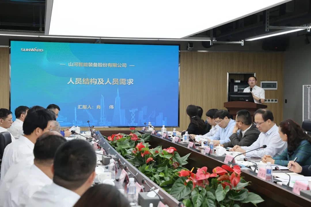 深化产学研相助！中南大学校长、中国工程院院士田红旗率团造访尊龙凯时官网网址智能