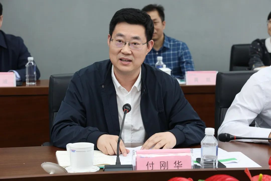 深化产学研相助！中南大学校长、中国工程院院士田红旗率团造访尊龙凯时官网网址智能