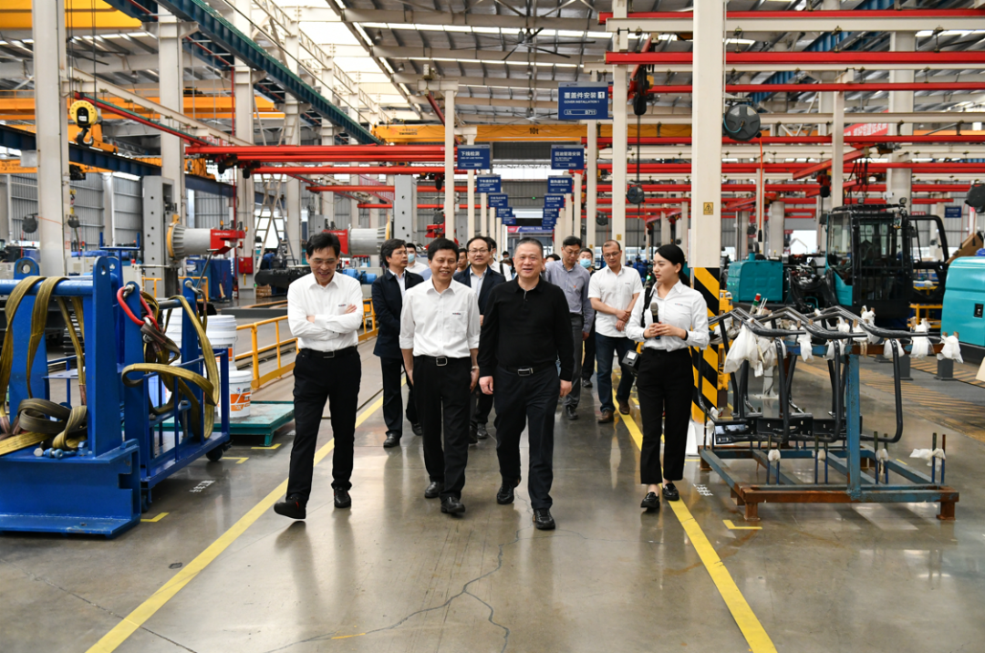 中南大学副校长郭学益率科学研究部一行调研尊龙凯时官网网址智能